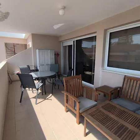 דירה Superior 1 Bed In With Communal Pool בורוקליני