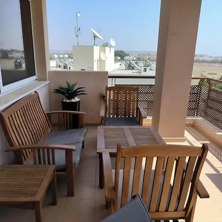 Superior 1 Bed In With Communal Pool Lejlighed