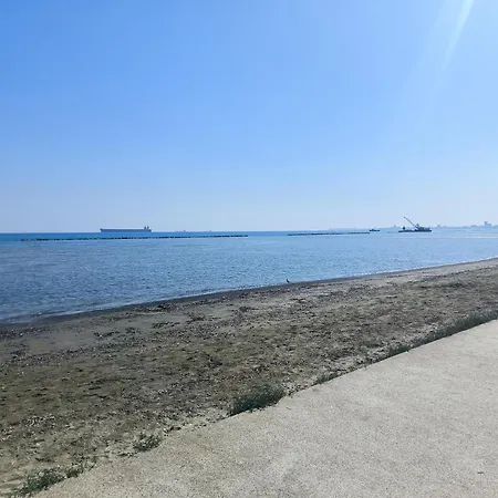 Superior 1 Bed In With Communal Pool Appartement *