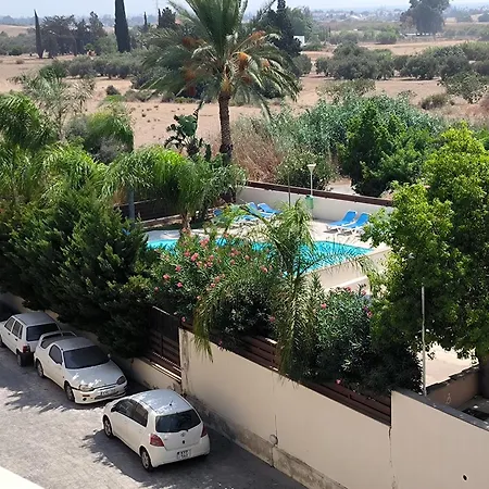 Superior 1 Bed In With Communal Pool Apartment