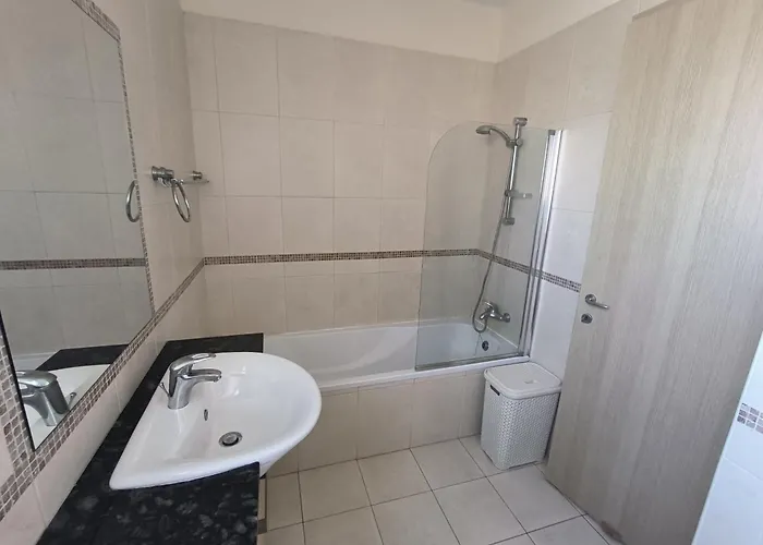 Superior 1 Bed In With Communal Pool Apartmán